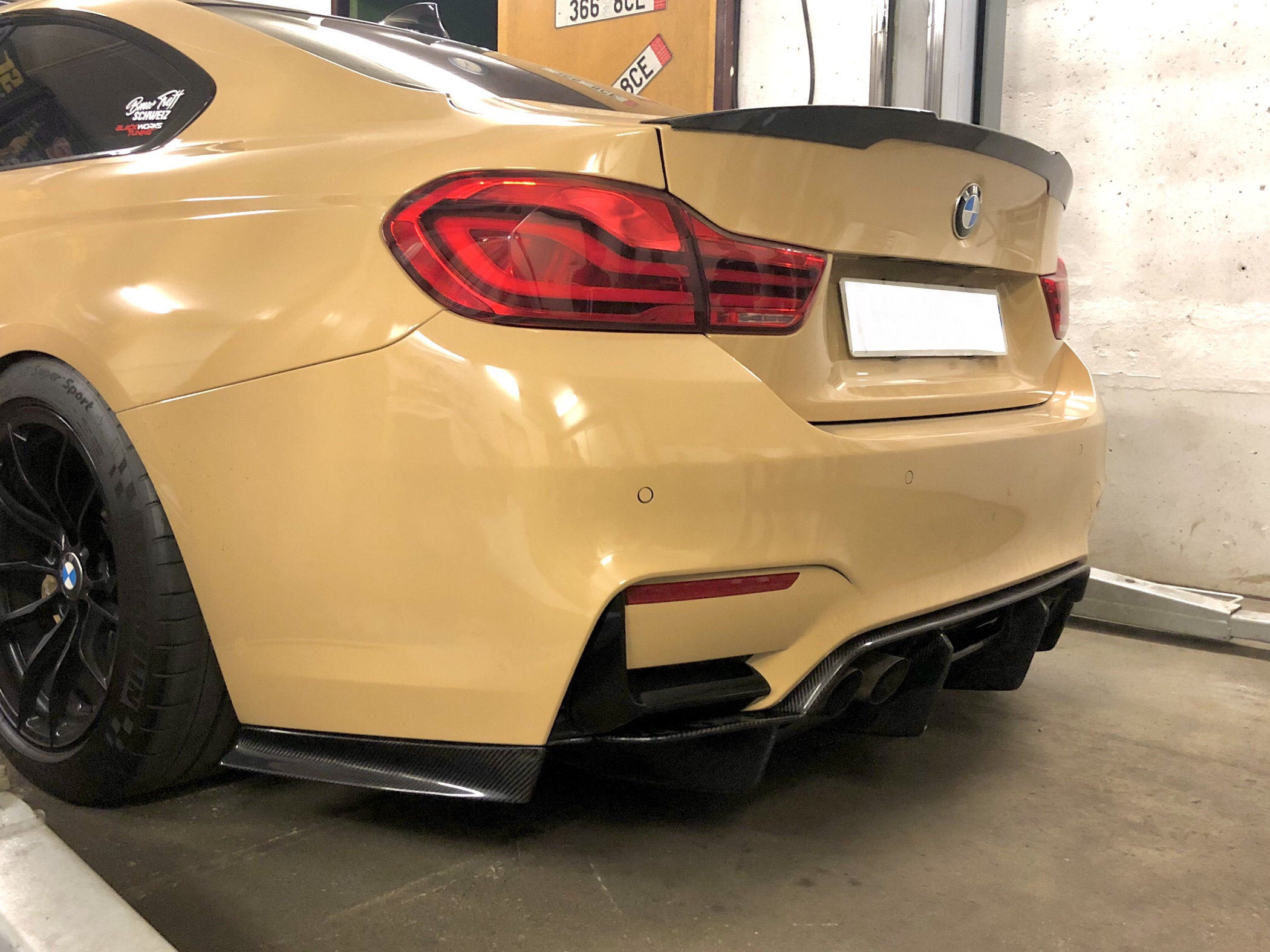 BMW F80 M3 F82/F83 M4 4-teiliger Carbon Diffusor – Bild 3